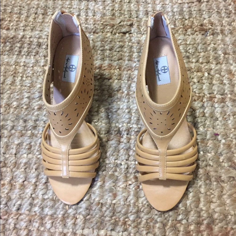 4 for $25.00 Hot in Hollywood heel Sandals - 81/2
